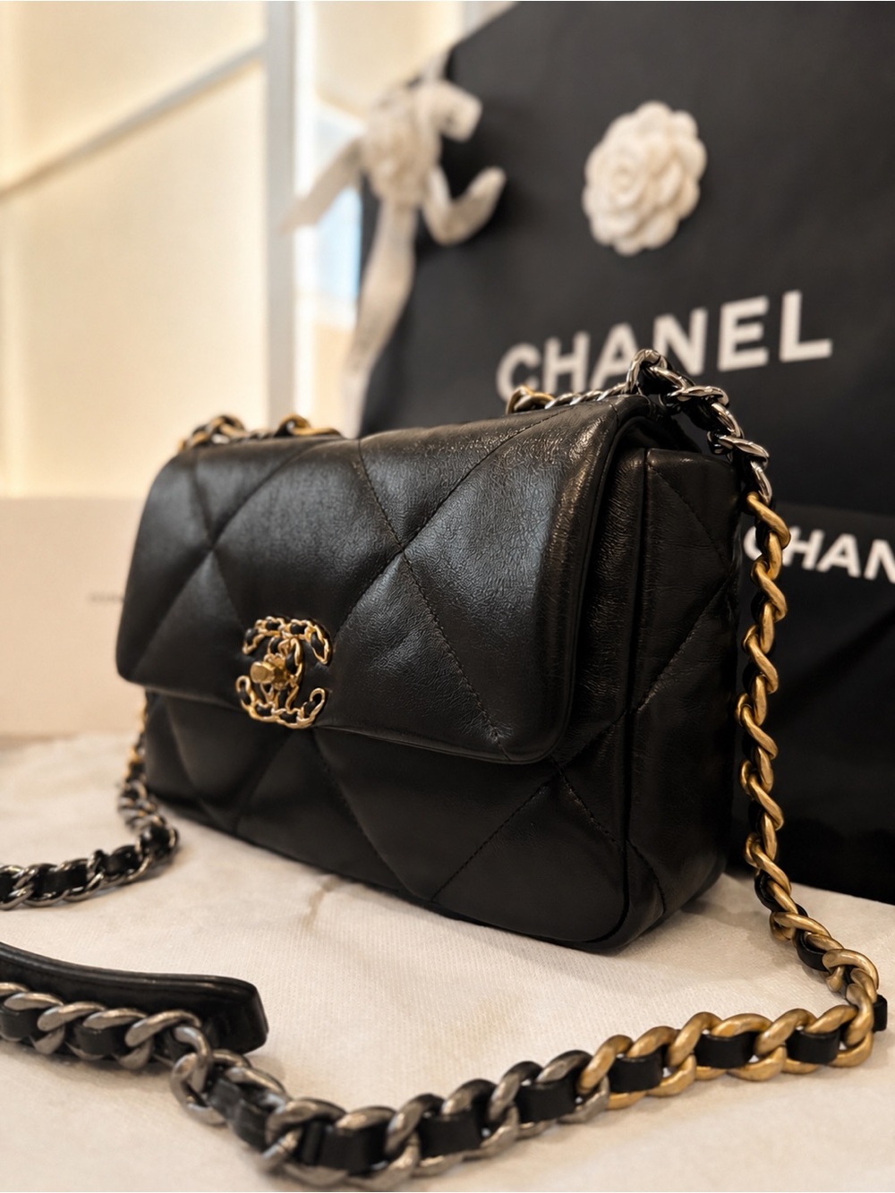 CHANEL 19 Medium Flap Bag Black Quilted Lambskin Mixed Hardware Excellent Condit - Picture 4 of 13